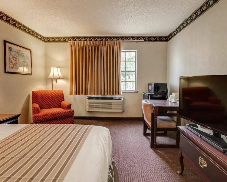 Econo Lodge Inn & Suites El Paso West hotel detail image 6