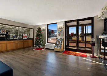 Econo Lodge hotel thumbnail 2