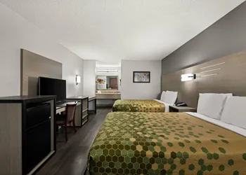 Econo Lodge hotel thumbnail 4