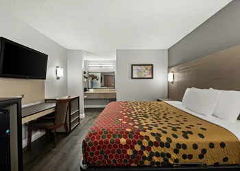 Econo Lodge hotel thumbnail 6