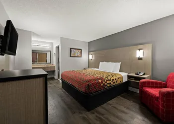 Econo Lodge hotel thumbnail 7