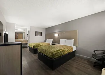 Econo Lodge hotel thumbnail 8