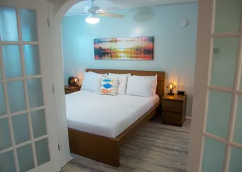 St Pete Beach Suites hotel thumbnail 8