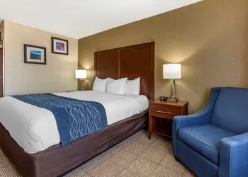 Comfort Inn & Suites Alameda at Albuquerque Balloon Fiesta Park hotel thumbnail 6