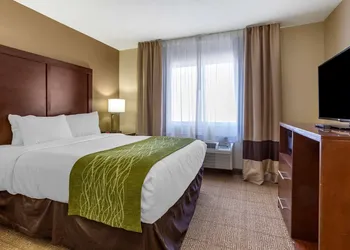 Comfort Inn & Suites Alameda at Albuquerque Balloon Fiesta Park hotel thumbnail 7