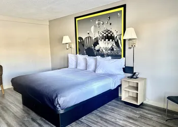 Super 8 by Wyndham Albuquerque Downtown hotel thumbnail 8