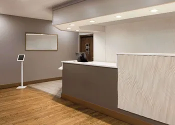 Ramada by Wyndham Albuquerque Airport hotel thumbnail 7