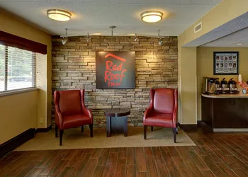 Red Roof Inn Chapel Hill - UNC hotel thumbnail 2