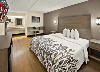 Red Roof Inn Chapel Hill - UNC hotel thumbnail 8