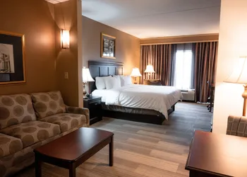 Holiday Inn Express & Suites Tuscaloosa-University by IHG hotel thumbnail 5