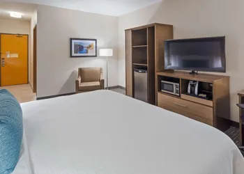 Best Western Plus Hudson I-94 hotel thumbnail 4