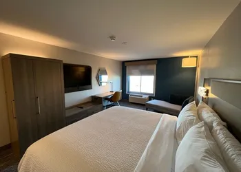 Holiday Inn Express Rensselaer by IHG hotel thumbnail 5