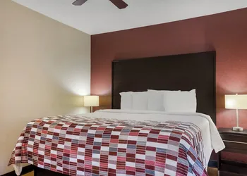 Red Roof Inn & Suites Statesboro - University hotel thumbnail 8