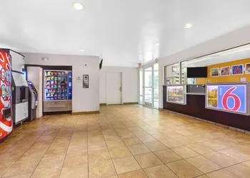 Motel 6 Raleigh, NC - North hotel thumbnail 4