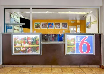 Motel 6 Raleigh, NC - North hotel thumbnail 7