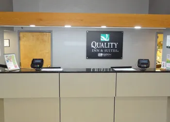 Quality Inn & Suites Raleigh North hotel thumbnail 2