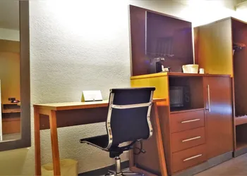 Quality Inn & Suites Raleigh North hotel thumbnail 8