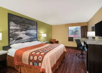 Super 8 by Wyndham Raleigh North East hotel thumbnail 7