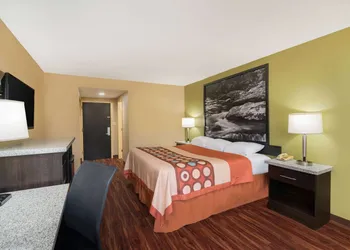 Super 8 by Wyndham Raleigh North East hotel thumbnail 8