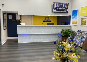Days Inn & Suites by Wyndham Mobile hotel thumbnail 2