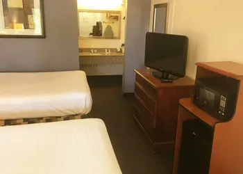Days Inn & Suites by Wyndham Mobile hotel thumbnail 3