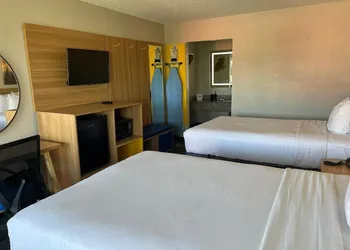 Days Inn & Suites by Wyndham Mobile hotel thumbnail 5