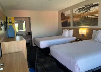 Days Inn & Suites by Wyndham Mobile hotel thumbnail 6