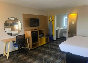 Days Inn & Suites by Wyndham Mobile hotel thumbnail 7