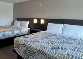 Motel 6 Lake Elsinore, CA hotel thumbnail 4