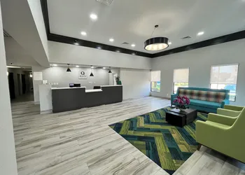 Quality Inn & Suites at Airport Blvd I-65 hotel thumbnail 2