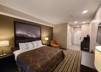 Super 8 by Wyndham Thompson hotel thumbnail 8