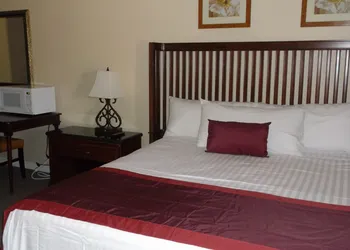 Lakeshore Resort and Marina hotel thumbnail 7