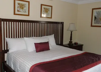 Lakeshore Resort and Marina hotel thumbnail 8