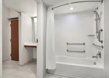 Courtyard by Marriott Mobile hotel thumbnail 8