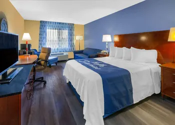 Days Inn by Wyndham Milan Sandusky South hotel thumbnail 7