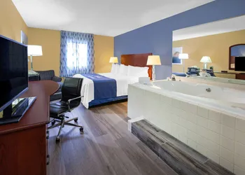 Days Inn by Wyndham Milan Sandusky South hotel thumbnail 8