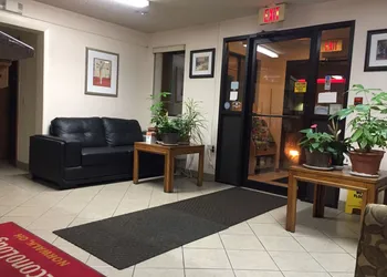 Econo Lodge Norwalk hotel thumbnail 2