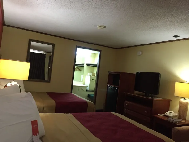 Econo Lodge Norwalk hotel detail image 6