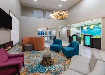 La Quinta Inn & Suites by Wyndham New Braunfels hotel thumbnail 3