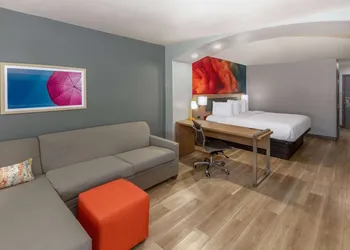 La Quinta Inn & Suites by Wyndham New Braunfels hotel thumbnail 6