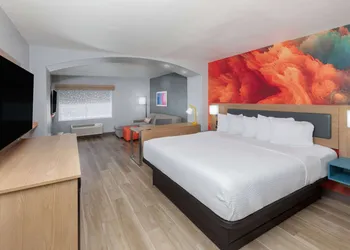 La Quinta Inn & Suites by Wyndham New Braunfels hotel thumbnail 7