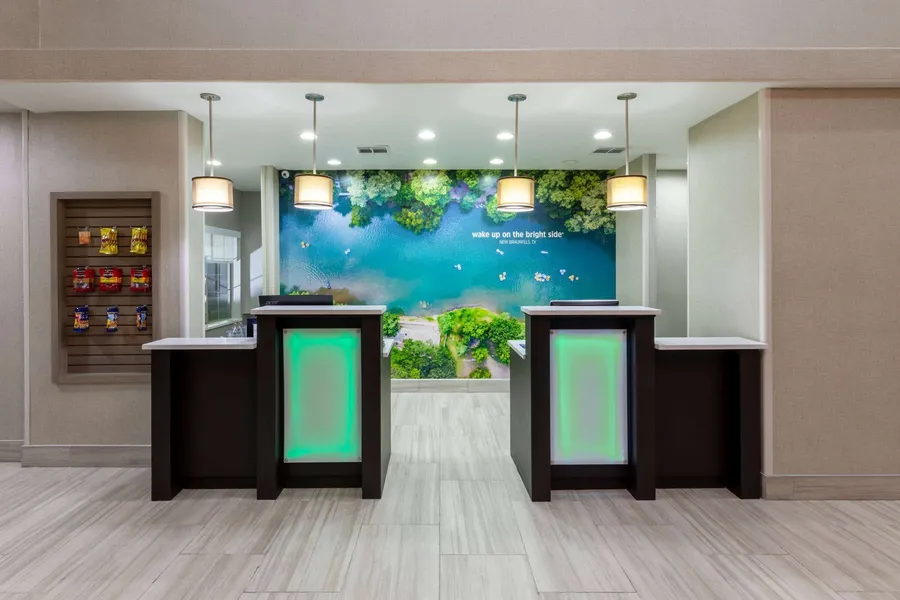 La Quinta Inn & Suites by Wyndham New Braunfels hotel detail image 2