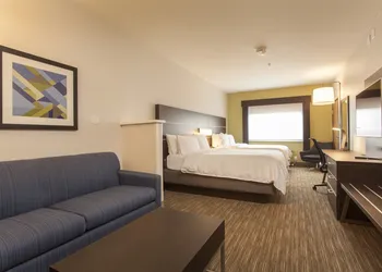 Holiday Inn Express & Suites Santa Fe by IHG hotel thumbnail 4