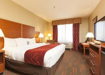 Holiday Inn Express & Suites Santa Fe by IHG hotel thumbnail 5