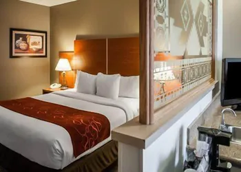 Holiday Inn Express & Suites Santa Fe by IHG hotel thumbnail 6