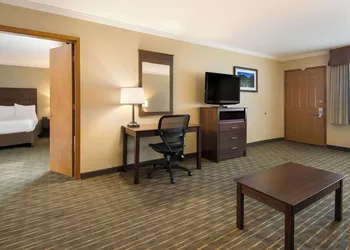 Best Western Holiday Hotel hotel thumbnail 8