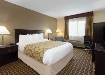 Baymont by Wyndham Harvard hotel thumbnail 6