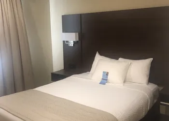 Days Inn by Wyndham Hinton hotel thumbnail 6