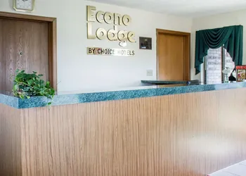 Econo Lodge Elkhart North hotel thumbnail 3