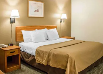 Econo Lodge Elkhart North hotel thumbnail 5